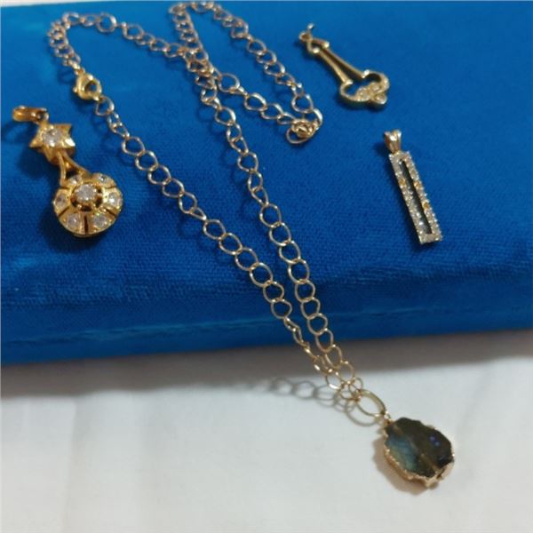 GOLD TONE LINK CHAIN W/ PENDANT NECKLACE AND 3 EXTRA PENDANTS