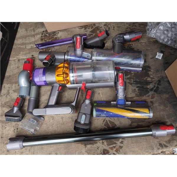 DYSON V15 CORDLESS STICK VACUUM WITH ACCESSORIES NO CHARGER WORKING
