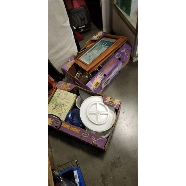 2 BOXES OF ESTATE HOUSEHOLD AND KITCHEN ITEMS