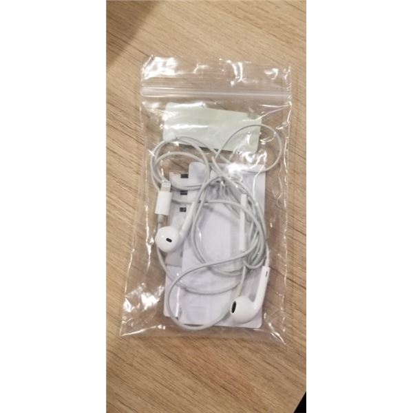APPLE EARPODS WITH LIGHTENING CONNECTOR - TESTED WORKING