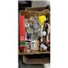Image 2 : BOX AND TRAY OF GARDEN DECOR AND METAL DECOR, ETC