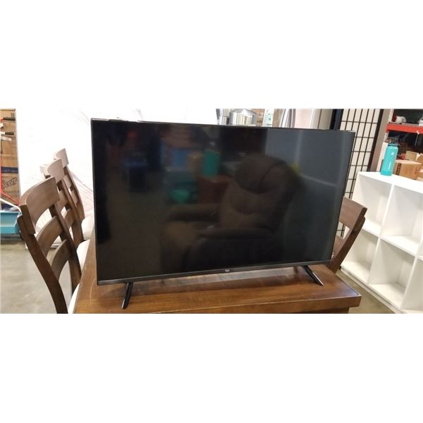 AMAZON FIRE TV 43 INCH WITH REMOTE, WORKING