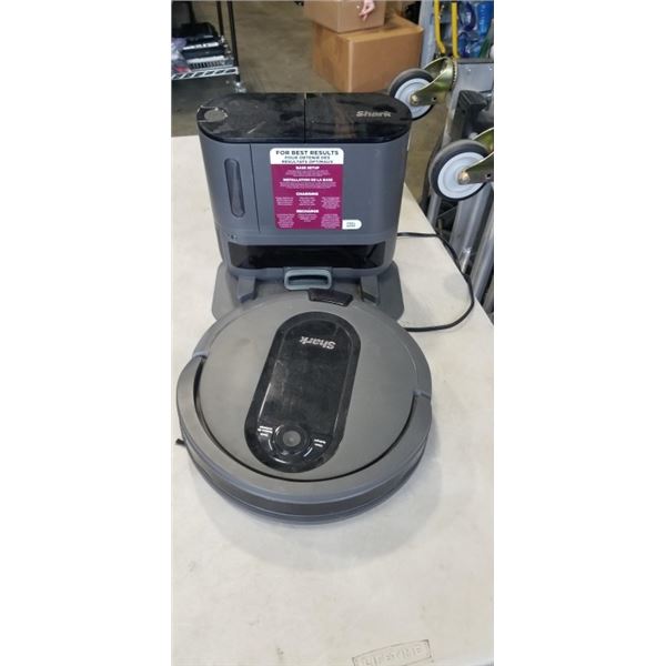 SHARK ROBOT VACUUM MODEL RV9144SCA. WORKING