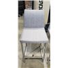 Image 2 : 3 MODERN GREY FABRIC BAR STOOLS