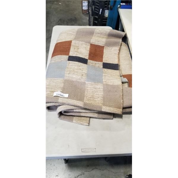 APPROX 8 X 10FT AREA CARPET