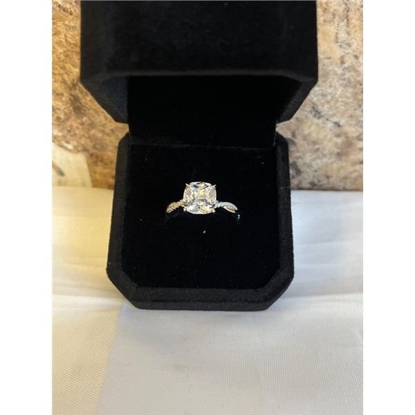 NEW S925 3.0 CT CUSHION CUT SIMULATED DIAMOND (CZ) RING, SIZE 7, MOUNTED IN 925 STERLING SILVER W/ W