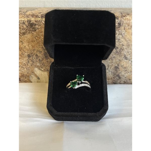 NEW PLATINUM PLATED 1.0CT HEART CUT LAB-CREATED EMERALD DOUBLE HEART RING, SIZE 7