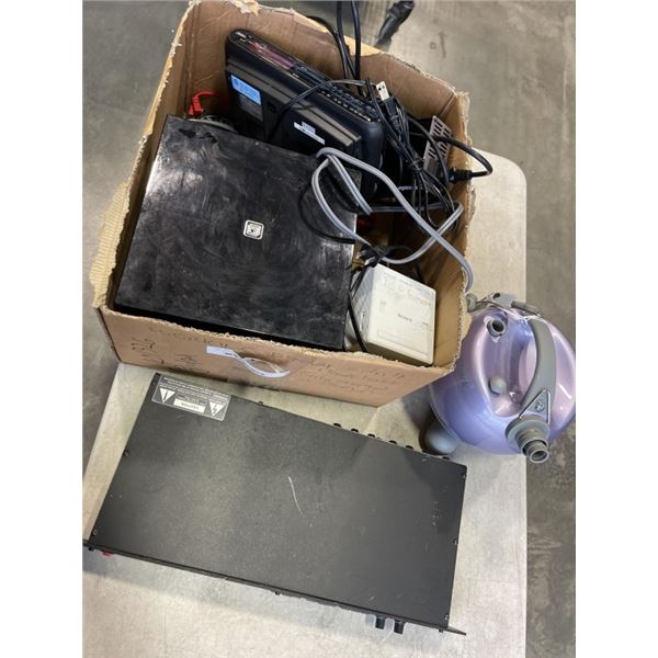 BOX OF ELECTRONICS INCLUDING SHARK GARMENT STEAMER, GSP 21 PRO GUITAR SIGNAL PROCESSOR, RADIOS ETC