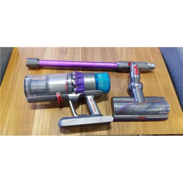 DYSON GEN5 DETECT CORDLESS STICK VACUUM - TESTED WORKING, RETAIL $1199