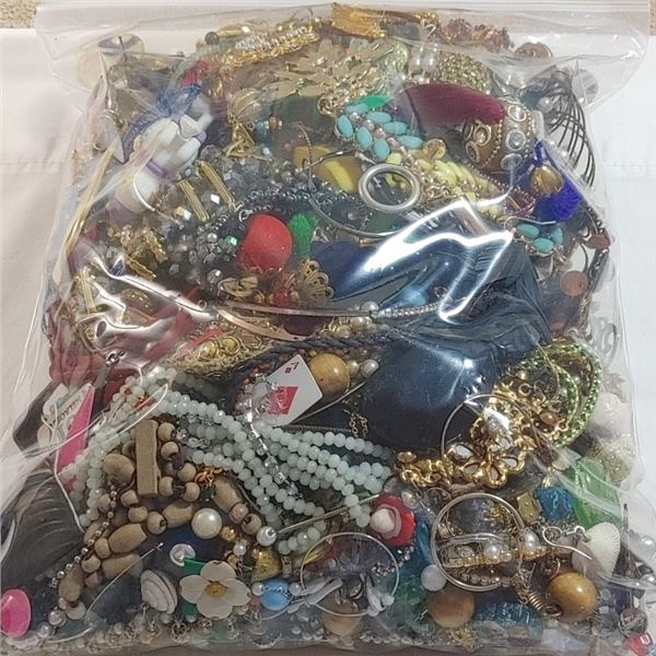 LARGE BAG W/ JEWELLRY BEADS AND PARTS ETC