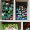 Image 5 : LARGE CASE W/ BEADS AND PEARLS