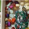 Image 7 : LARGE CASE W/ BEADS AND PEARLS