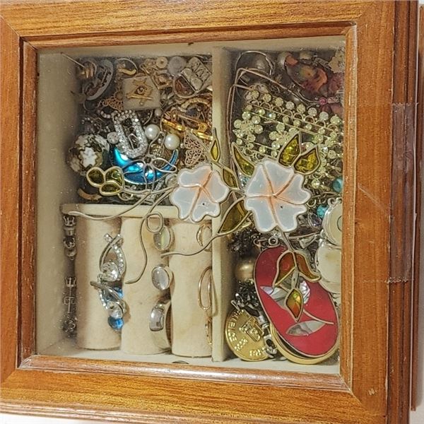 JEWELRY BOX W/ JEWELRY CONTENTS