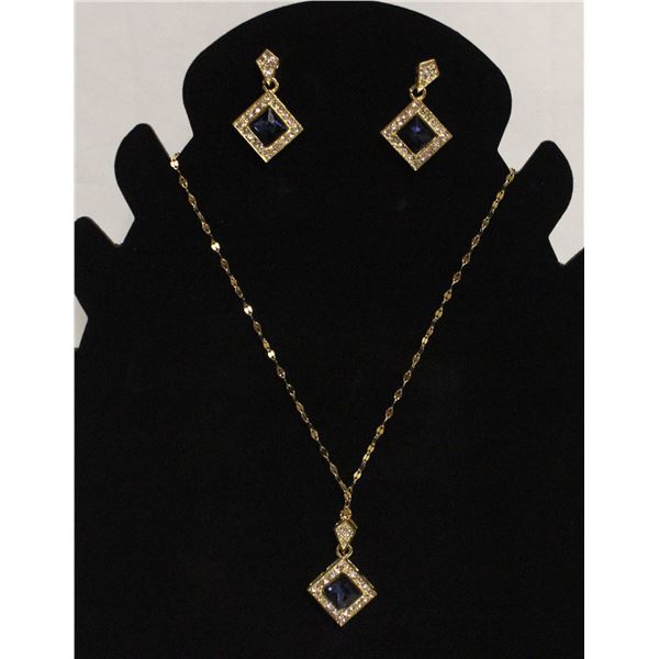 NEW JEWELRY DISPLAY W/NECKLACE+EARRING