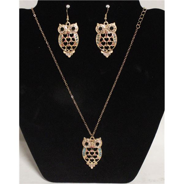 NEW JEWELRY DISPLAY W/NECKLACE+EARRING