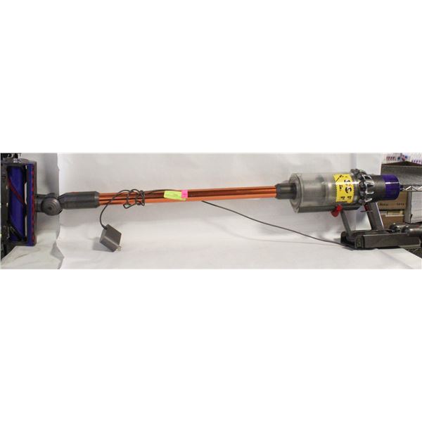 DYSON CYCLONE VAC / CHARGER