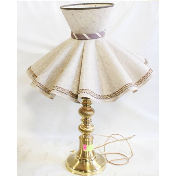 VINTAGE GOLD HOLLYWOOD REGNECY LAMP