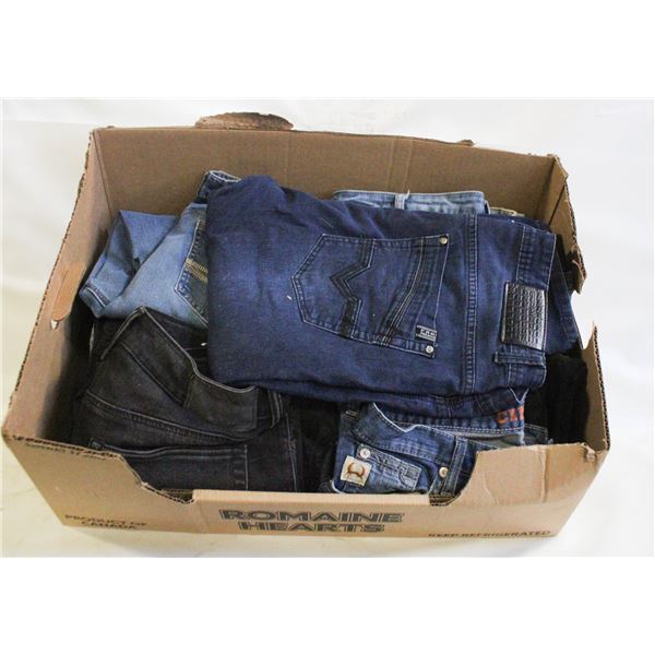 FLAT OF 13 PAIRS OF ASSORTED DENIM