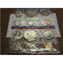 1975 US Mint UNC Set P/D