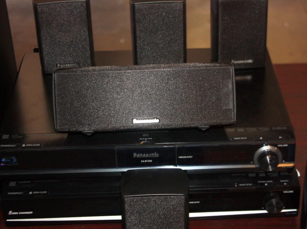 Panasonic Surround Sound System W/ Blu Ray Player