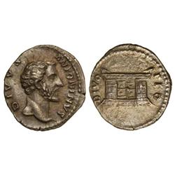 Denario. 138-161 d.C. ANTONINO PÍO. Anv.: DIVVS ANTONINVS. Busto descubierto a derecha. Rev.: DIVO P