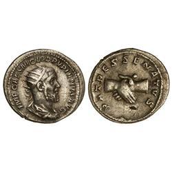 Antoniniano. Acuñada el 238 d.C. PUPIENO. Anv.: IMP. CAES. M. CLOD. PVPIENVS AVG. Busto a derecha. R