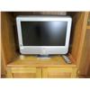 Image 2 : Sony Wega 23" Flatscreen TV w/ Remote