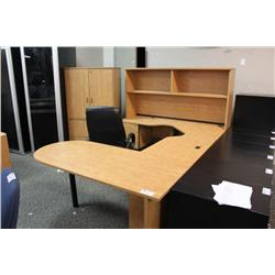 Maple U-Shaped Executive Suite With Hutch