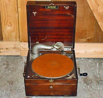VINTAGE OUTING TALKING MACHINE CO. VICTROLA - Mt.