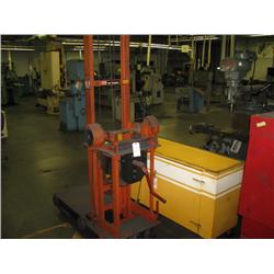 Economy Manuel Lift