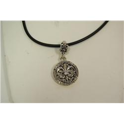 46Sterling Silver Fleurs de Lis Suit Leather Chain