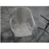 Image 1 : PLASTIC LAWN CHAIR