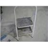 Image 1 : SMALL STEP STOOL