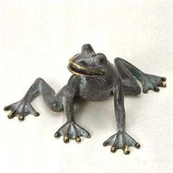 Sitting Frog Sculpture