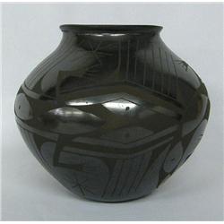Mata Ortiz Black Lizard Pot by Mario Olivas