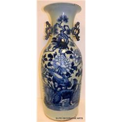 LARGE CHINESE BLUE & WHITE PORCELAIN VASE