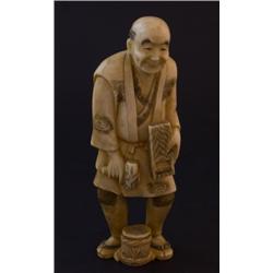 ANTIQUE ORIENTAL IVORY FIGURE OF CARPENTER