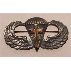 WW2 US ARMY PARATROOPER CHAPLAIN WING PINBACK - Ma