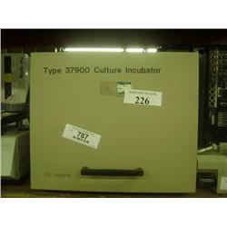THERMOLYNE TYPE 37900 CULTURE INCUBATOR