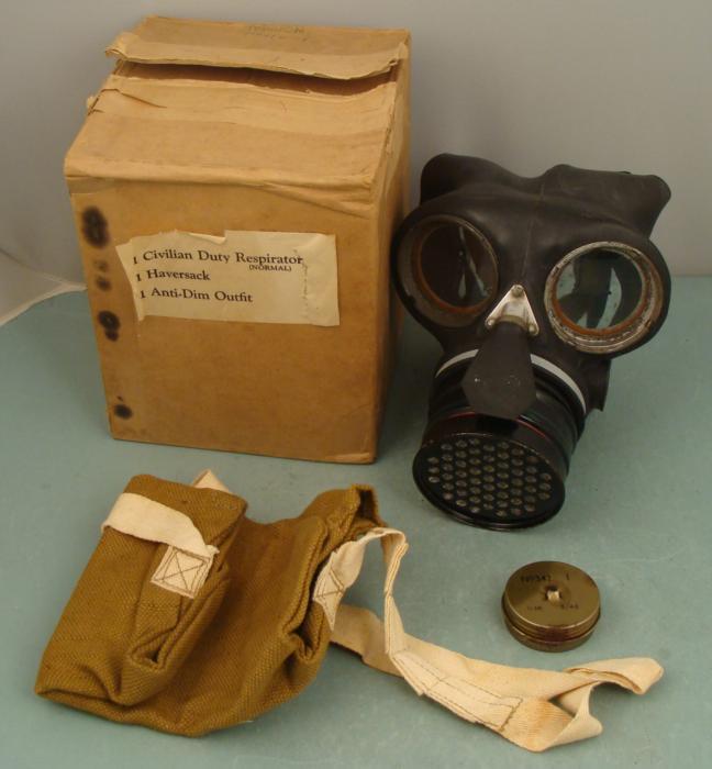 UNISSUED 1942 WWII CIVILIAN GASMASK SET IN ORIG BOX