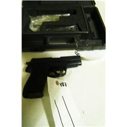 Sig Sauer 229 40 S & W LIKE NEW with case