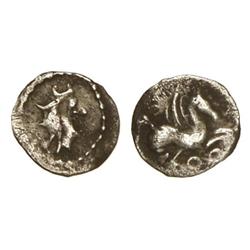 CELTIBERIAN COINS - Divisor de imitación Emporitana. DRACMAS IBÉRICAS Y DIVISORES. Anv.: Cabeza tosc