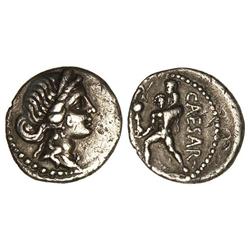ROMAN COINS: ROMAN EMPIRE - Denario. Acuñada el 47-46 a.C. JULIO CÉSAR. Anv.: Cabeza diademada de Ve