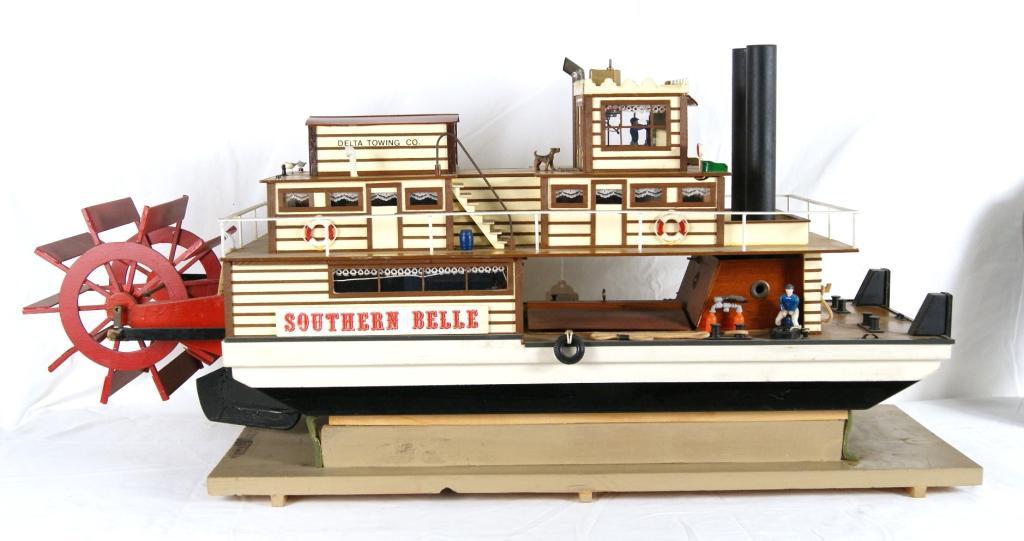 Southern Belle remote model riverboat & 4 pictures has remote control
