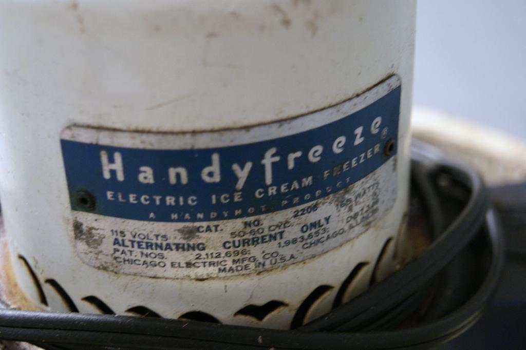 Vintage Ice cream maker Handy freeze