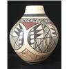 Image 1 : Nampeyo Pot, Carla