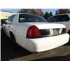 Image 4 : 2001 White Ford Crown Victoria Police Series 4Dr
