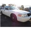 Image 4 : 2005 White Ford Crown Victoria Police Series 4Dr
