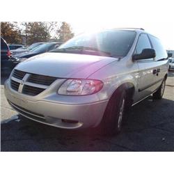 2005 Silver Dodge Caravan Passenger Van