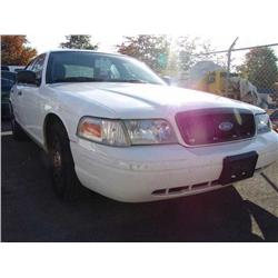 2005 White Ford Crown Victoria Police Series 4Dr